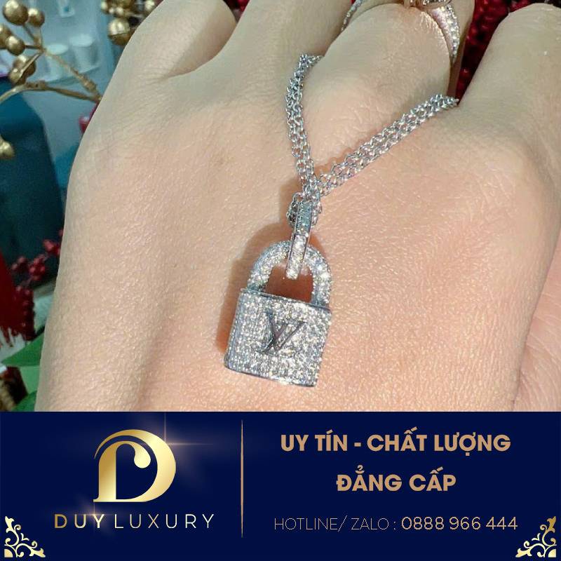 Dây chuyền Hình túi Louis Vuitton nạm kim cương thiên nhiên, chế tác vàng trắng 18k