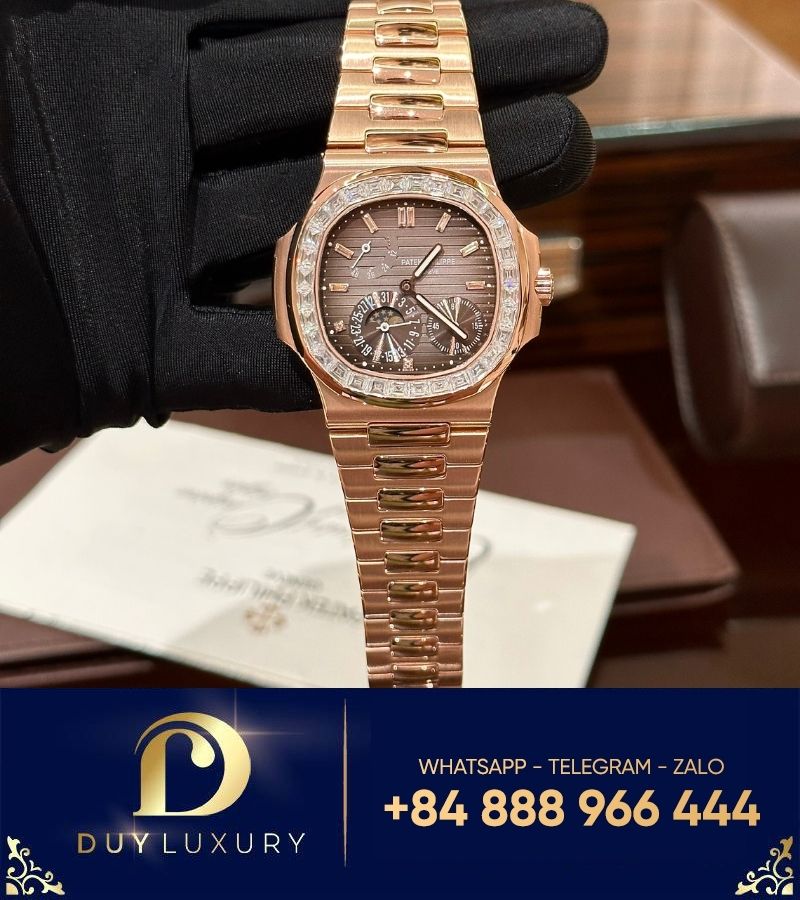 Đồng hồ Patek Philippe nautilus 5712 độ viền moissanite baguette