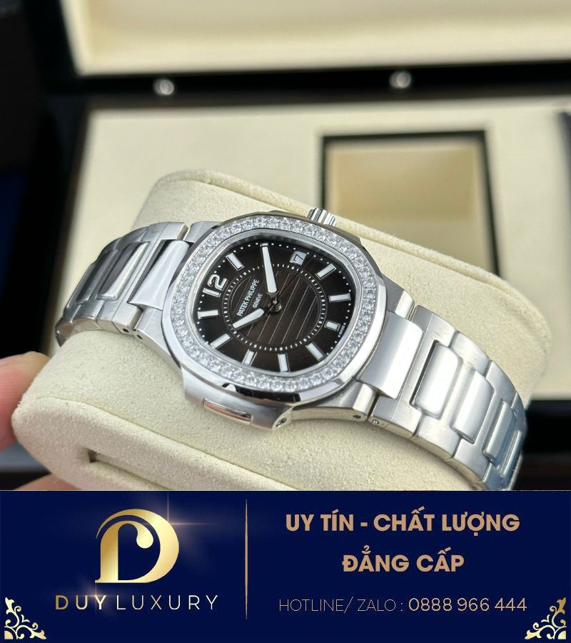 Đồng hồ Patek Philippe Nautilus 7010 vàng trắng mặt đen fake