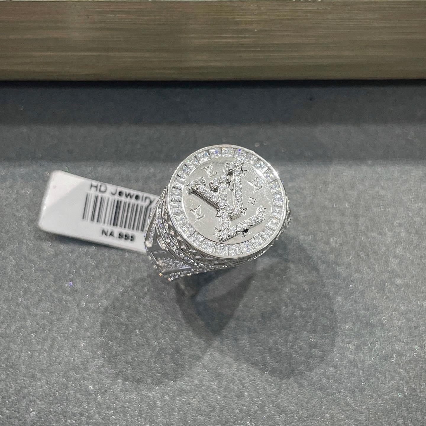 Nhẫn nam LV vàng trắng 10k 14k 18k kim cương moissanite 